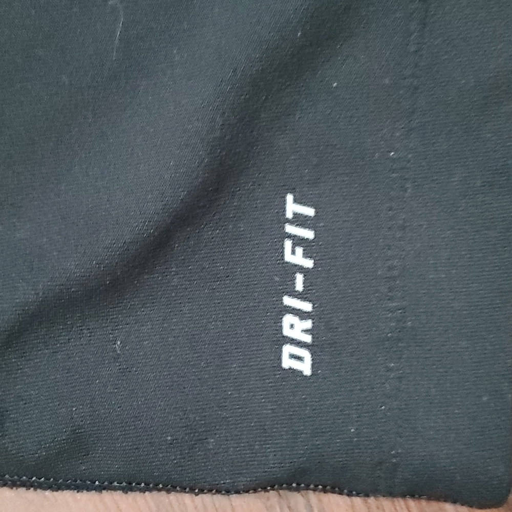Nike dri fit tank with built in bra - Picture 2 of 4